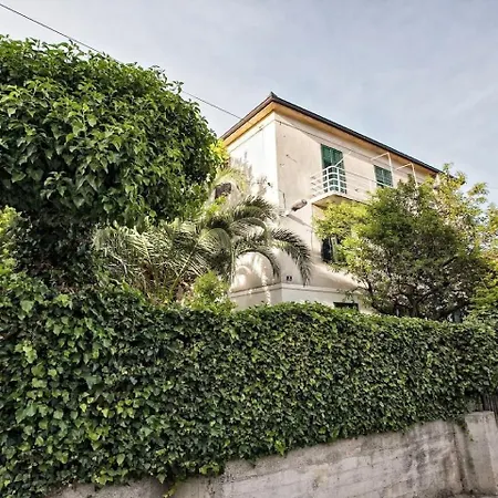 Batchae, Two Bedroom Flat Near Bacvice *