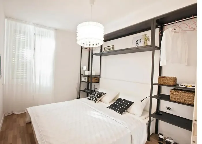 Batchae, Two Bedroom Flat Near Bacvice *